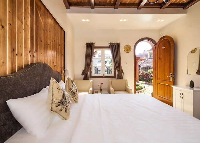Apartment Little Colmar - & Pottery Hạ Long