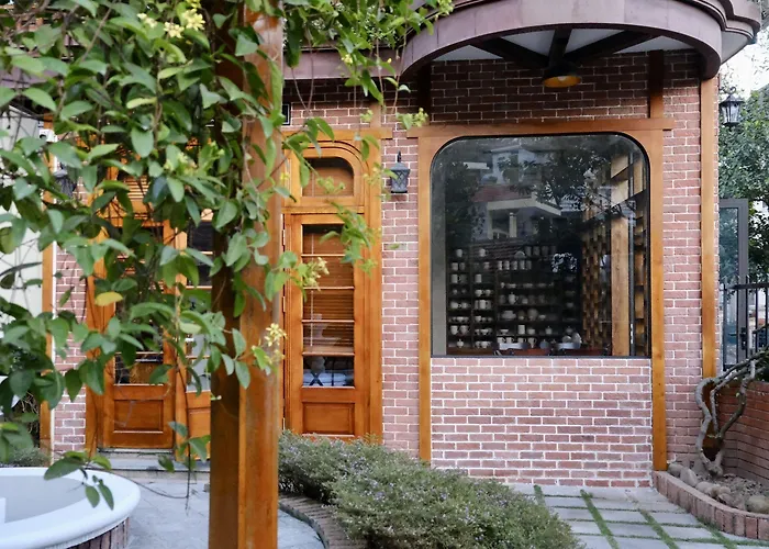 Little Colmar - & Pottery Apartment Hạ Long